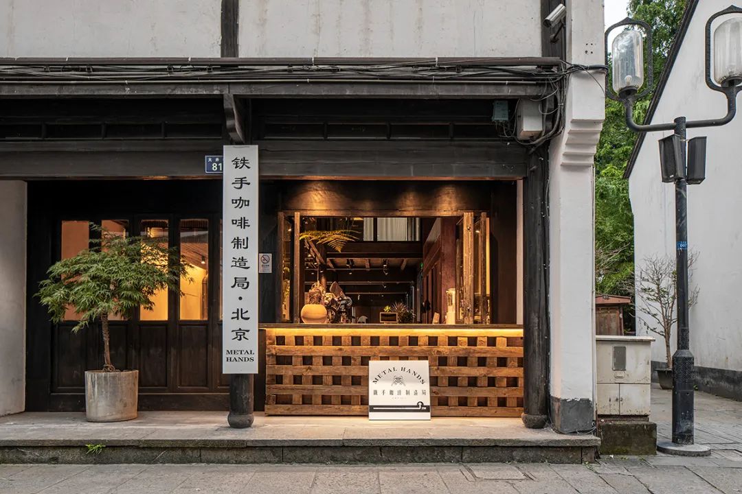快餐打破传统，让咖啡店的深圳餐饮空间设计中西合璧